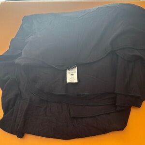 Kate Quinn-bamboo single layer swaddle (black)